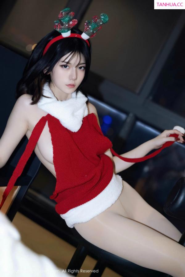   [XiuRen]高清写真图 2025.12.25 No.11158 凌七七 开背毛衣第41张图片